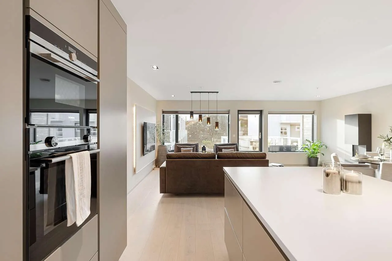 Home Window Repair: Expert Tips & Safety